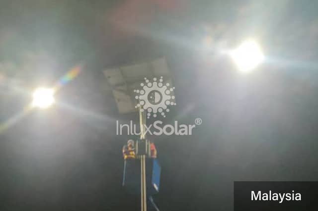 Farolas solares en la autopista del puerto de KLANG