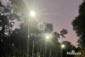 Luces solares para carretera rural en Malasia